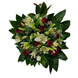 זר ורדים אדומים וליליות