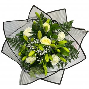 זר ורדים לבנים וליליות